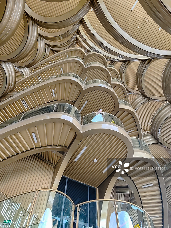 现代建筑中庭天井摄于成都大熊猫繁育研究基地图片素材