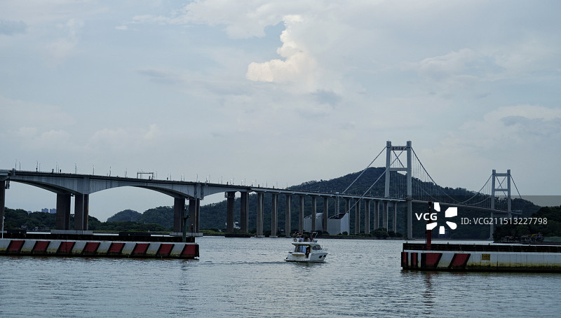 广州南沙游艇俱乐部远望虎门大桥图片素材