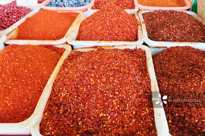云南菜市场的辣椒粉图片素材