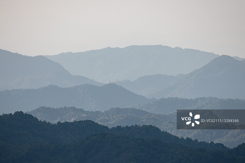 长焦拍摄的连绵起伏群山特写图片素材