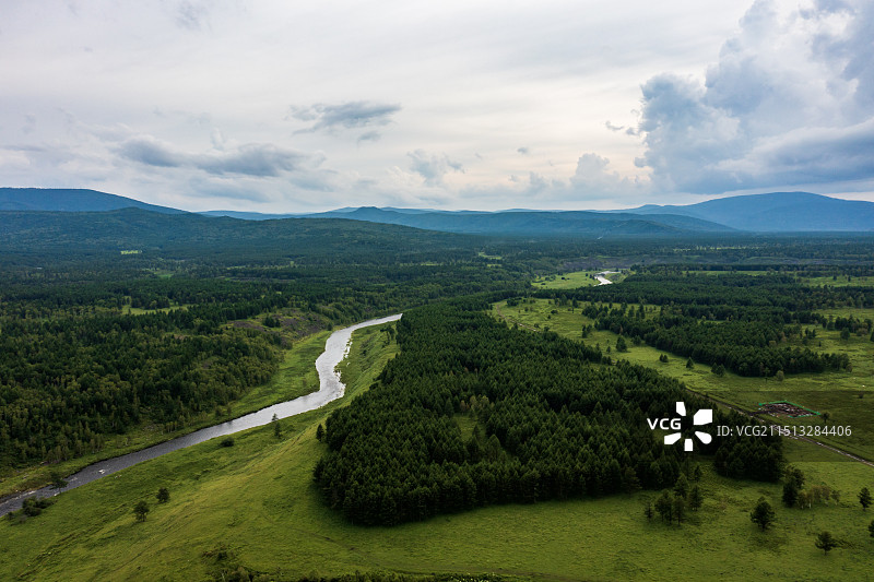 中国东北内蒙古兴安盟阿尔山国家森林公园不冻河户外航拍图片素材