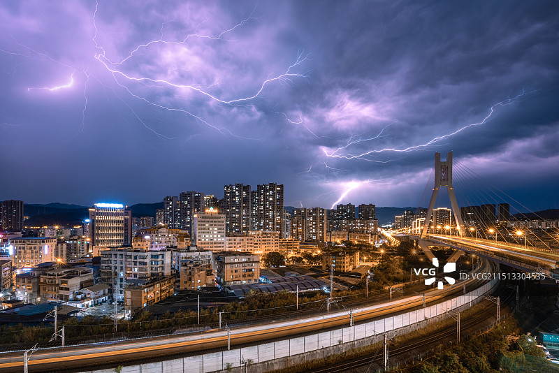 福建省龙岩市龙岩大桥和闪电图片素材