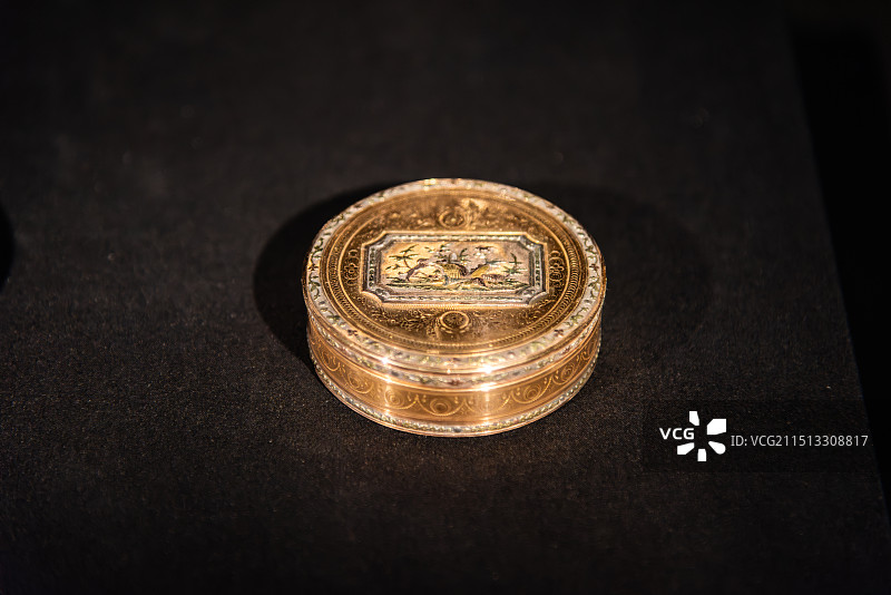 18世纪黄金圆盒图片素材