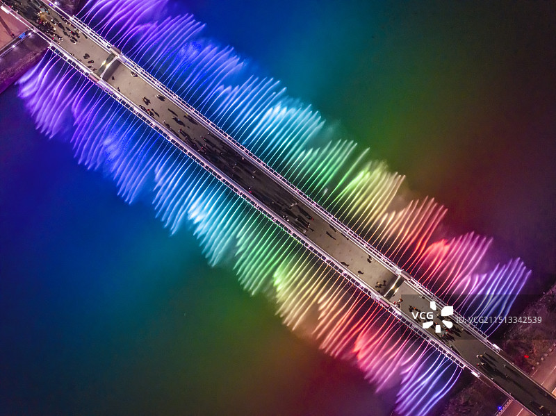 嵊州夜景灯光秀与音乐喷泉：点亮城市的璀璨之夜图片素材