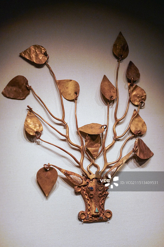 中国国家博物馆 馆藏文物 北朝 牛头鹿角形金步摇  内蒙古达尔罕茂明安联合旗 出土图片素材