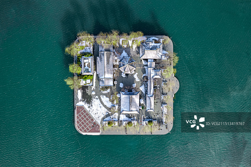 航拍大明湖小岛图片素材