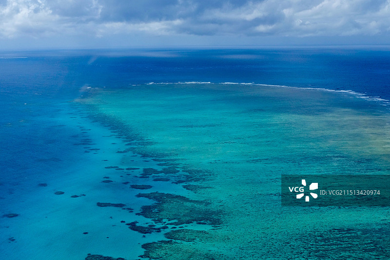 澳大利亚大堡礁的直升机俯瞰视角图片素材