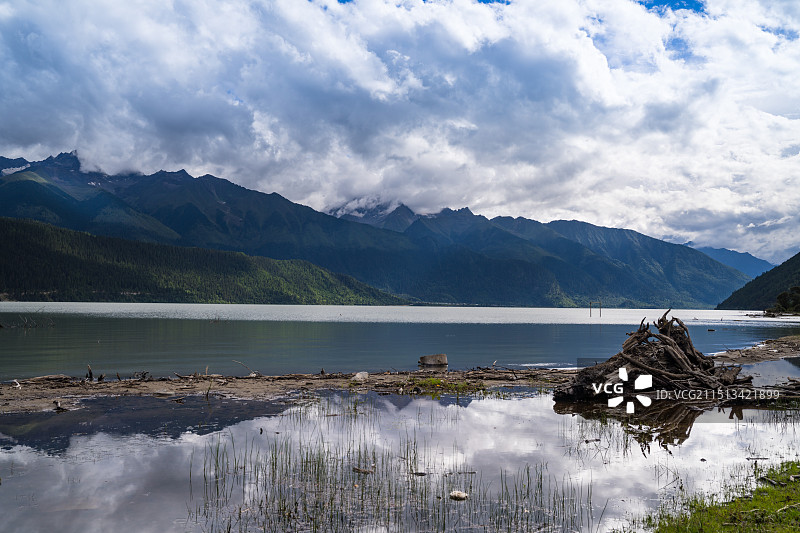 西藏巴松措图片素材