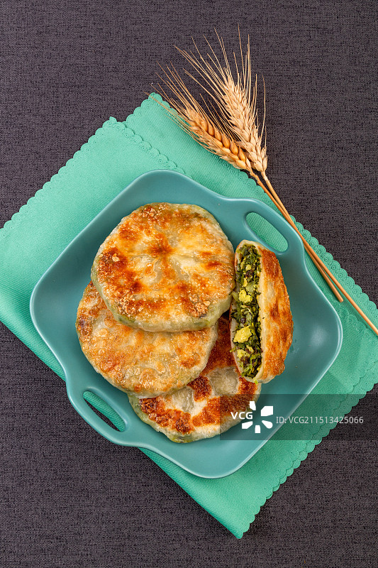 荠菜鸡蛋馅薄皮馅饼图片素材