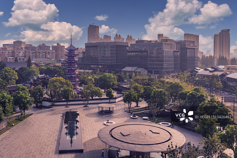 夏日清晨航拍龙华古寺图片素材