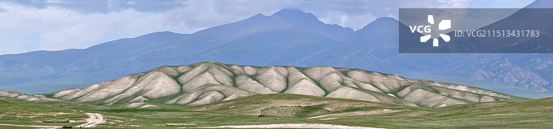 巴音布鲁克草原的山，造型奇特图片素材
