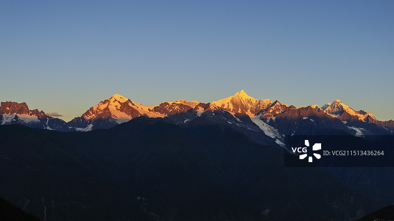 梅里雪山-日照金山图片素材