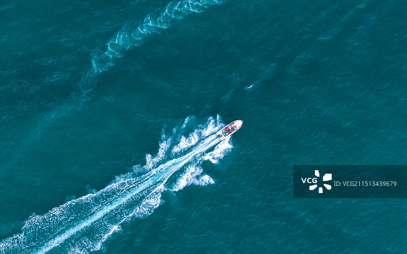 海上船只的高角度视图图片素材