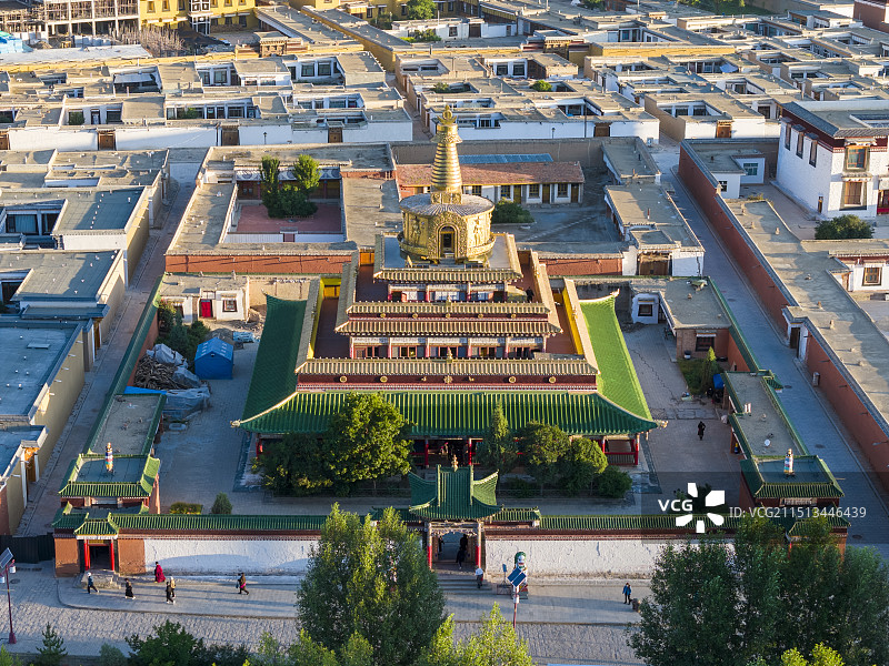 甘肃甘南州拉不楞寺镇景区贡唐宝塔航拍图片素材