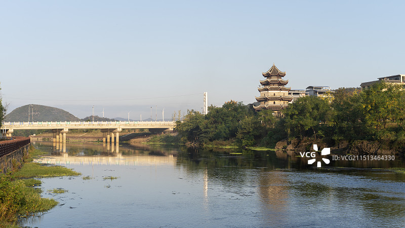 秋天阳光下的湖南永州江永县文昌塔风光图片素材