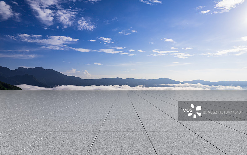 晴天山顶路面观景平台图片素材