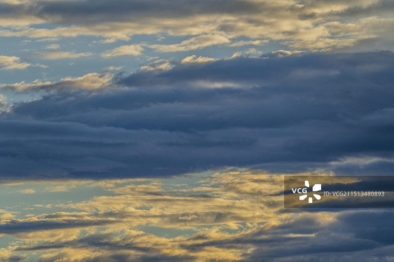 晚霞积云翻腾云背景图图片素材