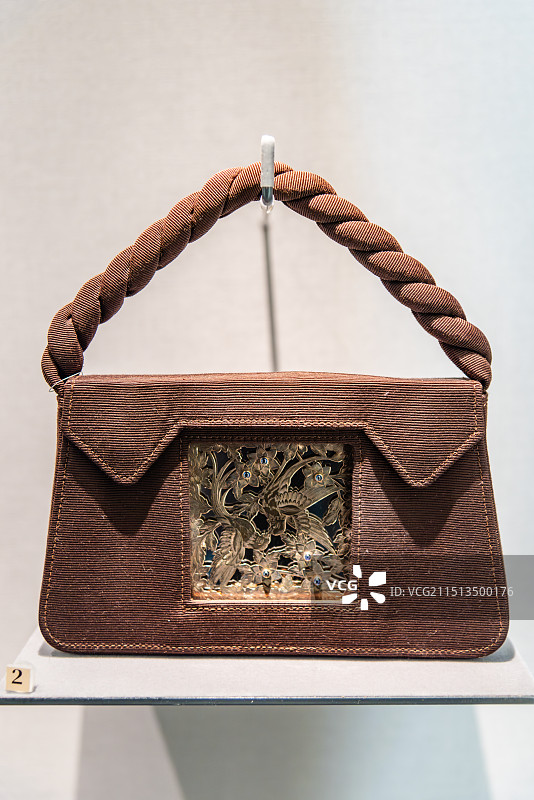 1940年金银红宝石晚宴包图片素材