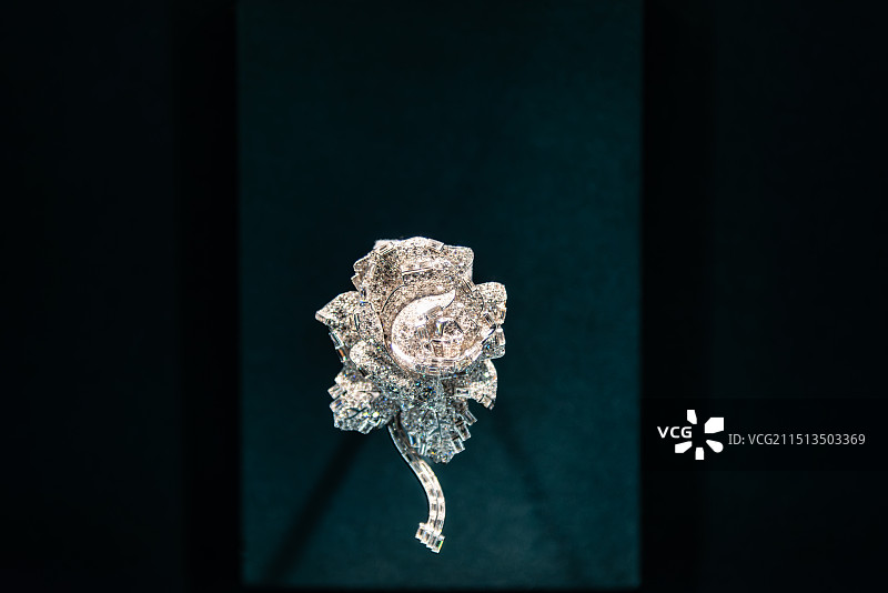 1938年卡地亚铂金钻石玫瑰胸针图片素材
