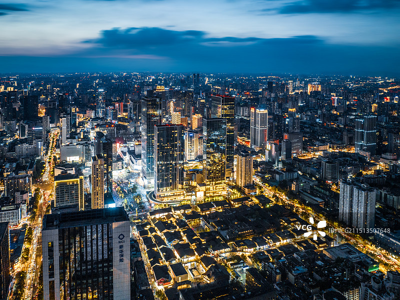 成都太古里，IFS国际金融中心，市中心夜景图片素材