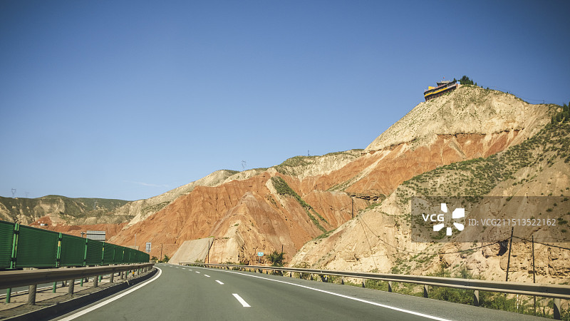 兰州沿途的山水和丹霞地貌图片素材