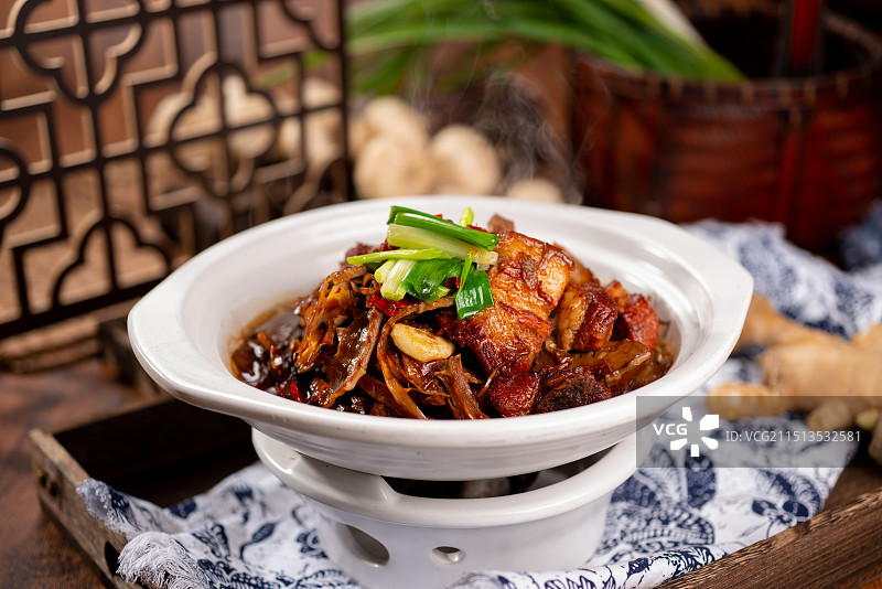 美味的野山笋烧红烧肉图片素材