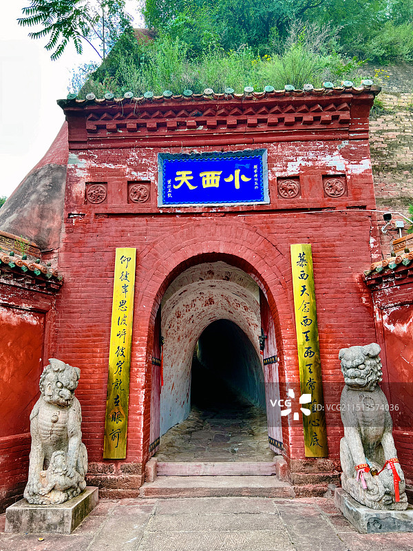 山西隰县全国重点文物保护单位小西天土洞门图片素材