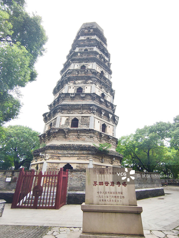 江苏苏州云岩寺虎丘塔图片素材