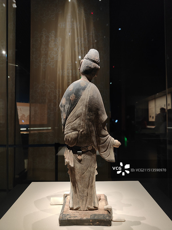 甘肃省庆城县唐代开元穆泰墓出土的男女俑图片素材