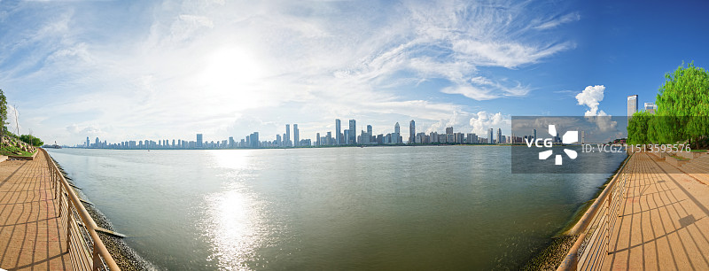 江西南昌赣江河畔建筑物图片素材