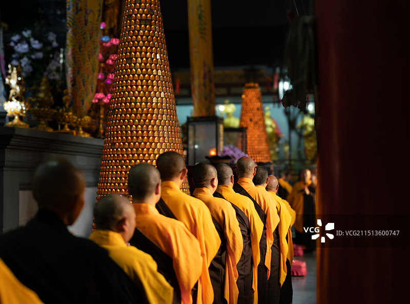 寺庙早课，僧人仪式，佛教仪式图片素材