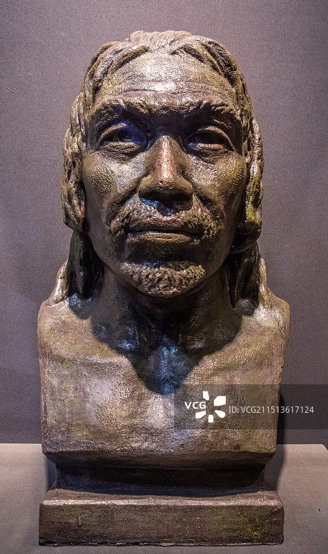 北京周口店遗址博物馆山顶洞人复原像图片素材