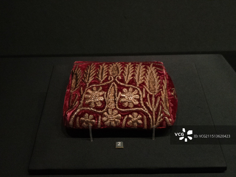 成都博物馆“风华万象”展出的西方20世纪晚宴包时尚设计图片素材