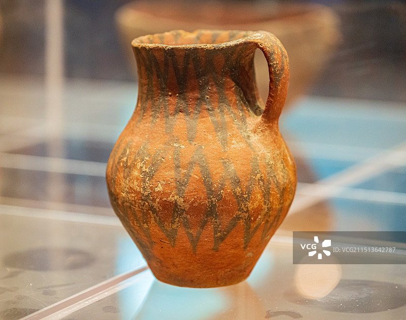 新疆吐鲁番博物馆展出的彩陶图片素材