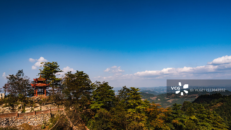 广元洪督关：洪督关，俗称红土关，位于广元市朝天区麻柳乡境内的漫天岭上，是白羊古栈道上由蜀入秦的关隘。图片素材