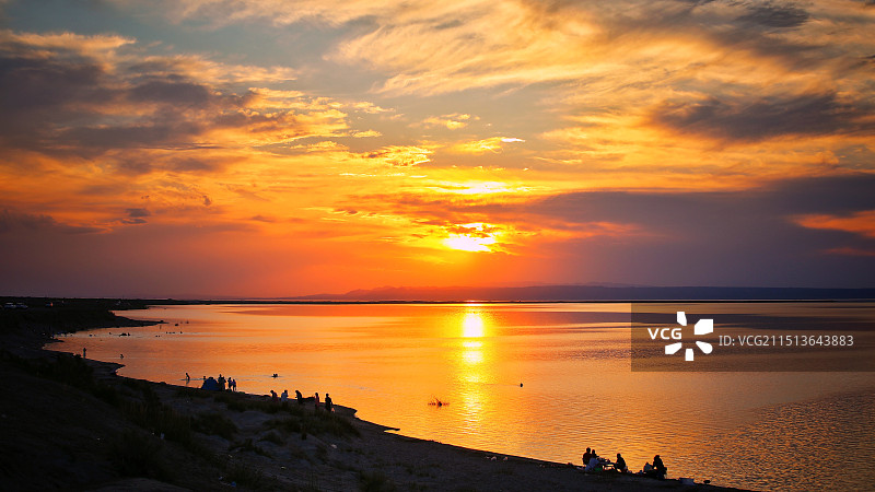 新疆阿勒泰福海县“乌伦古湖”日落晚霞图片素材