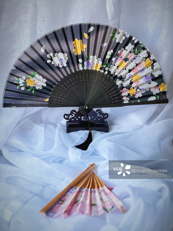正上方拍摄的传统折扇特写图片素材
