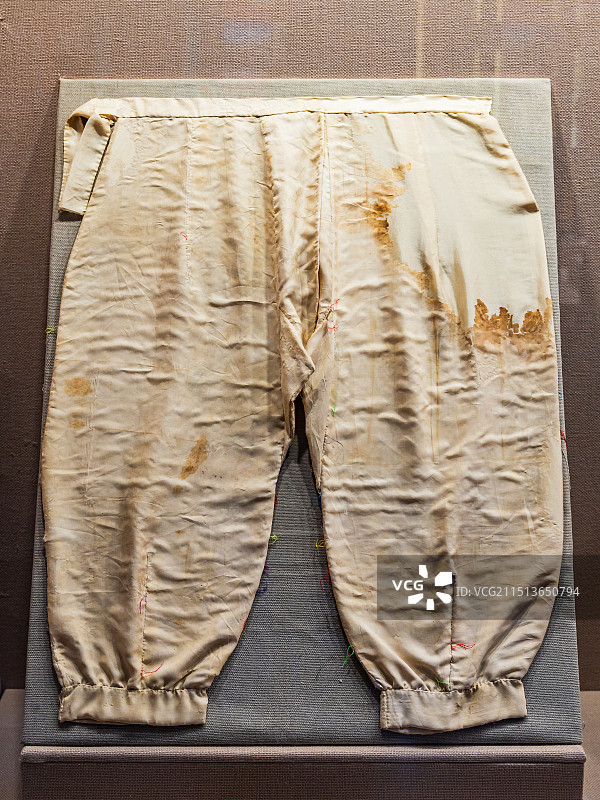 新疆吐鲁番博物馆展出的晋唐时期的灯笼裤图片素材