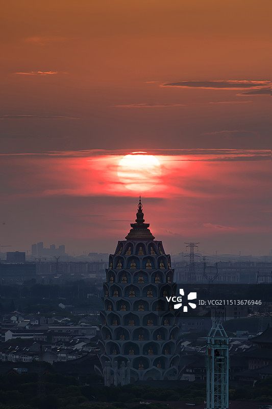 常州宝林禅寺观音阁日落悬日图片素材