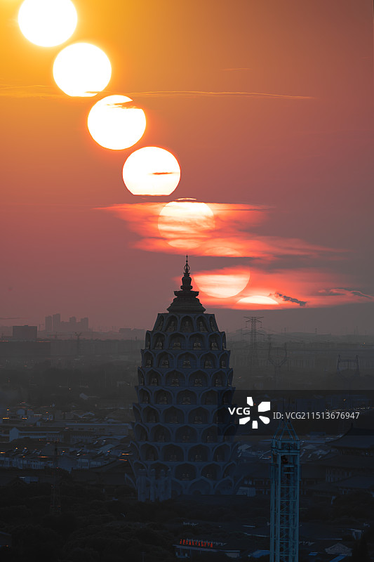 常州宝林禅寺观音阁日落悬日图片素材