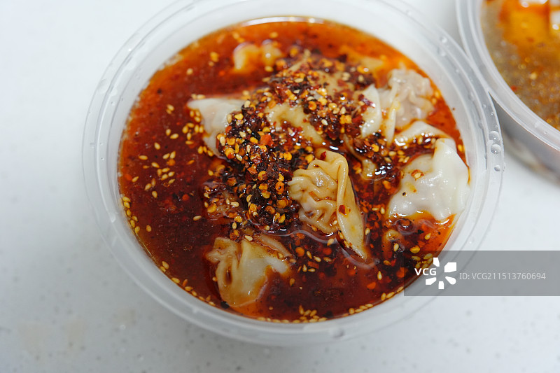 红油抄手，馄饨饺子，一次性饭盒，辣椒油肉馅图片素材