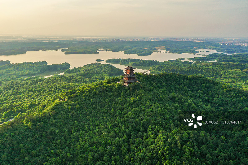 平天湖与望华楼+安徽省池州市贵池区齐山·平天湖风景区望华楼图片素材