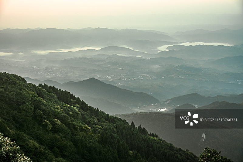华蓥山宝鼎光明寺流星雨图片素材