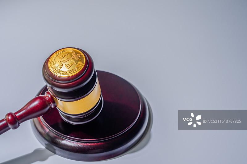 法槌与白色背景图片素材