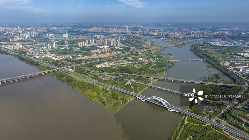 航拍武汉长江新区武湖段城市风光图片素材