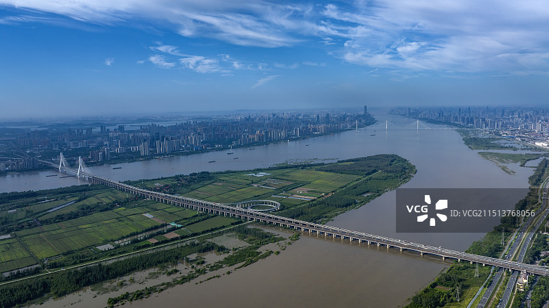 航拍武汉长江新区武湖段城市风光图片素材