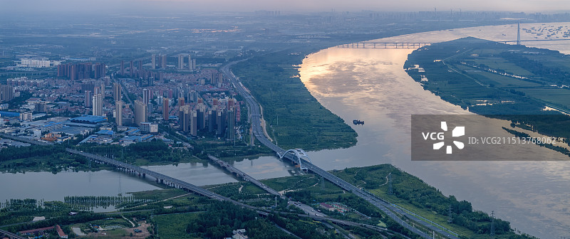 航拍武汉长江新区武湖段城市风光图片素材