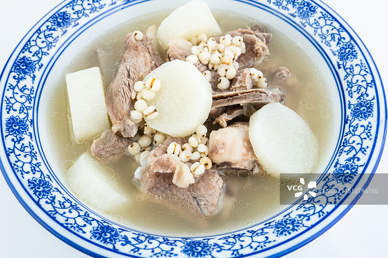 中式老火靓汤-薏米山药骨头汤图片素材