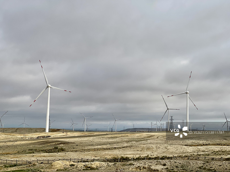 风车 阴天 云层 西北图片素材
