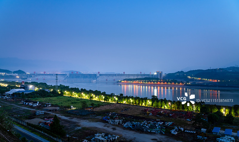 中国宜昌三峡大坝水电站清晨日出蓝色天空自然风光图片素材